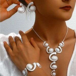 Women’s Vintage Silver and White Necklace